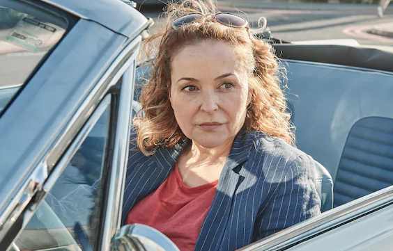 Julia Sawalha